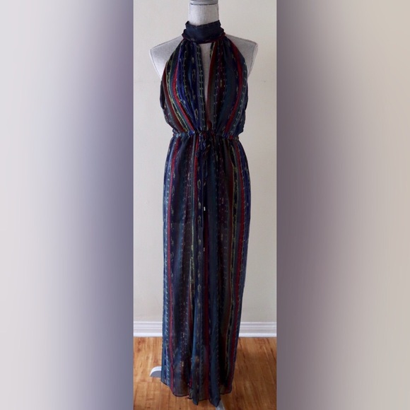 GWEN- Gorgeous Keyhole Halter Maxi Dress - Picture 5 of 6